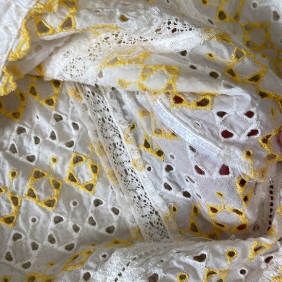 Indi & Cold White & Yellow Eyelet Sleeveless Top Size XS - Picture 5 of 11